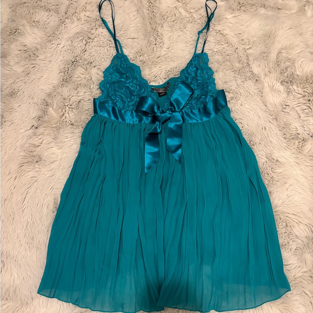 NWOT Victoria's Secret Teal Lace and Satin Chemise